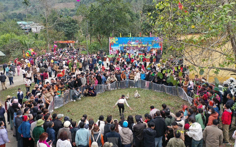 Người dân tham gia, cổ vũ trò chơi dân gian tại Lễ hội đền Suối Tiên năm 2025, xã Tô Mậu, huyện Lục link dafabet.